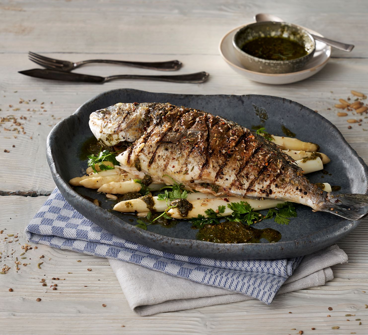 Gegrillte Dorade mit Spargel gesund & lecker Sous Vide Gegrillte Dorade mit Spargel gesund & lecker Sous Vide